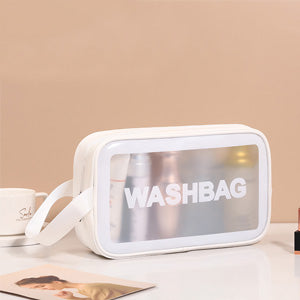 Beauty Washbag in OMAGGIO con la Skincare coreana